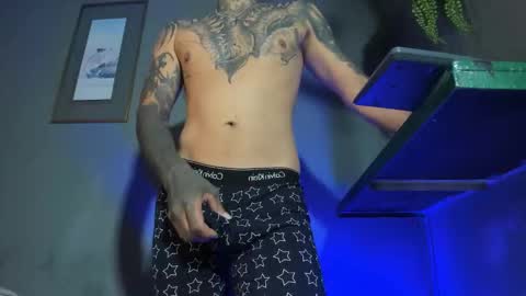 Snapshot of travistanner28 chatting on 10.22.25 TRAV - INDEPENDENT MODEL online show from 10.22.25