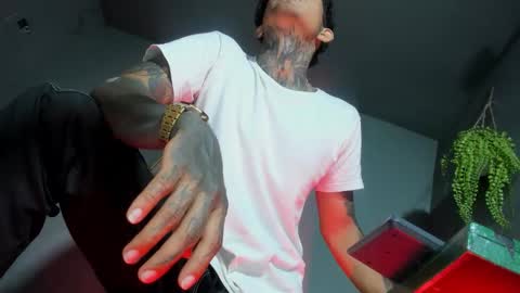 Snapshot of travistanner28 chatting on 10.23.25 TRAV - INDEPENDENT MODEL online show from 10.23.25