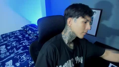 Snapshot of travistanner28 chatting on 11.08.25 TRAV - INDEPENDENT MODEL online show from 11.08.25