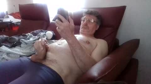 Snapshot of trebgeis1 chatting on 04.28.26 trebgeis1 online show from 04.28.26