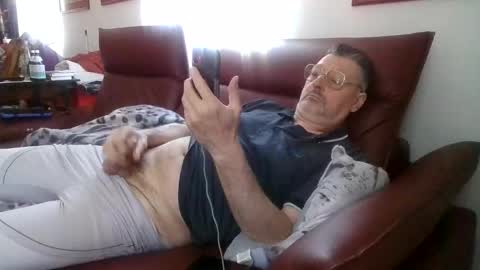 Snapshot of trebgeis1 chatting on 04.29.26 trebgeis1 online show from 04.29.26