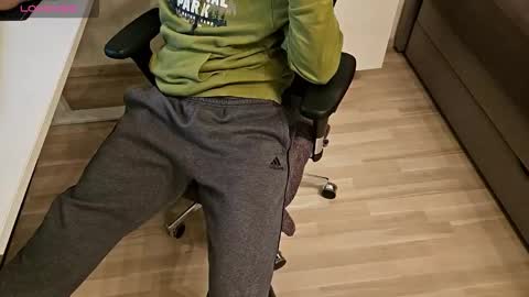 tree1989 online show from 10.20.25