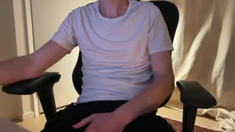 Snapshot of treeoflove chatting on 11.08.25 TreeOfLove online show from 11.08.25