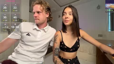 Sarah And Jon online show from 12.21.25