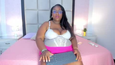 Snapshot of treisyvixen chatting on 07.23.26 Treisy Vixen big ass online show from 07.23.26