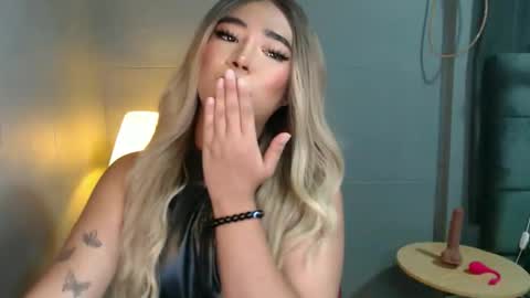 trexie_fucks15 online show from 11.04.25