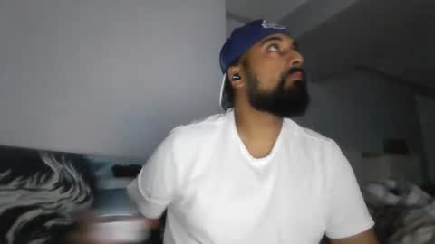 Snapshot of treygillz chatting on 09.18.25 TRY GLL online show from 09.18.25