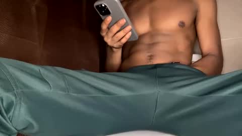 Snapshot of trillahung chatting on 09.18.25 WapBopper online show from 09.18.25