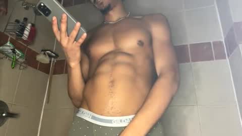 Snapshot of trillahung chatting on 11.05.25 WapBopper online show from 11.05.25