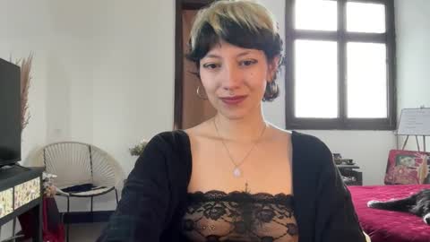 Snapshot of trinitysecrets chatting on 01.05.25 trinitysecrets online show from 01.05.25