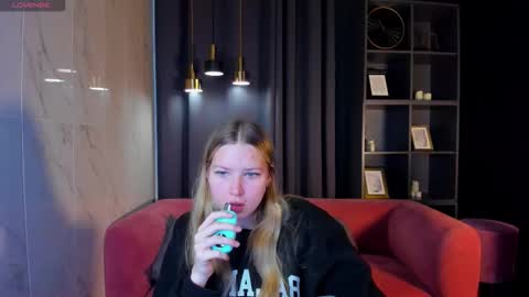 Snapshot of triplesec_ chatting on 10.28.25 Tasya online show from 10.28.25