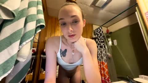 Snapshot of trippyscenes chatting on 01.28.25 trippyscenes online show from 01.28.25