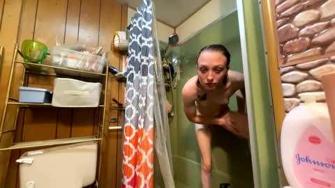 Snapshot of trippyscenes chatting on 09.10.25 trippyscenes online show from 09.10.25