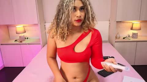 Snapshot of trishamoon chatting on 12.15.24 TRISHA online show from 12.15.24