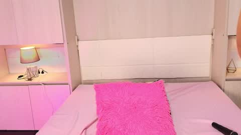 Snapshot of trishamoon chatting on 12.15.24 TRISHA online show from 12.15.24