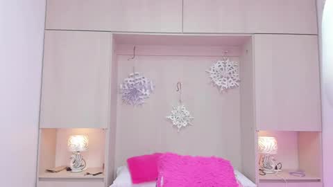 Snapshot of trishamoon chatting on 12.24.24 TRISHA online show from 12.24.24