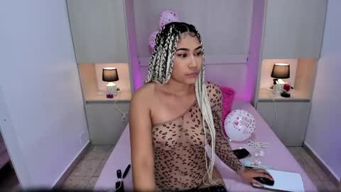 Snapshot of trishamoon chatting on 02.15.25 TRISHA online show from 02.15.25