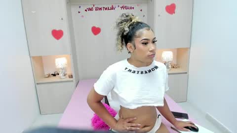 Snapshot of trishamoon chatting on 02.25.25 TRISHA online show from 02.25.25