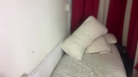 Snapshot of trishia00 chatting on 10.01.25 Trishia00 online show from 10.01.25