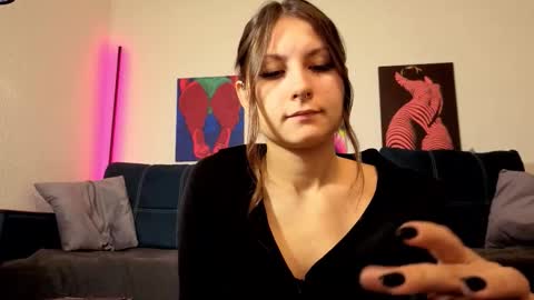 Snapshot of trixibell chatting on 09.18.25 trixibell online show from 09.18.25