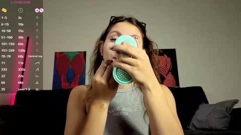 Snapshot of trixibell chatting on 10.03.25 trixibell online show from 10.03.25