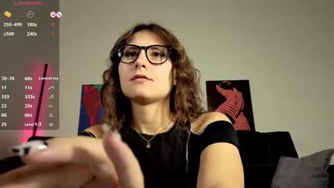 Snapshot of trixibell chatting on 10.04.25 trixibell online show from 10.04.25