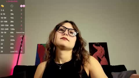 Snapshot of trixibell chatting on 10.09.25 trixibell online show from 10.09.25