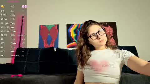 Snapshot of trixibell chatting on 10.22.25 trixibell online show from 10.22.25