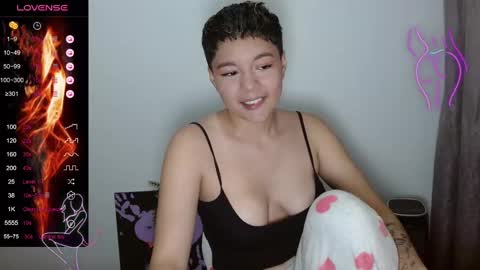 Snapshot of trixie_tangg chatting on 02.14.25 Kitty online show from 02.14.25