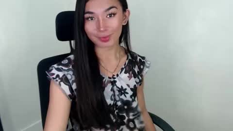 trixieliciouss online show from 10.13.25