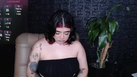 trixxiee_ online show from 12.17.24