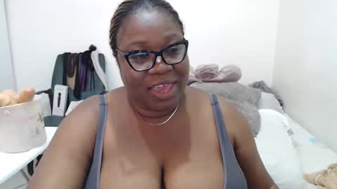Snapshot of truebella30 chatting on 03.10.25 TrueBella30 online show from 03.10.25