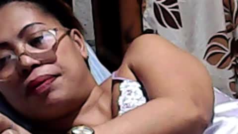 Snapshot of truefilipinabeauty chatting on 10.10.25 emily online show from 10.10.25