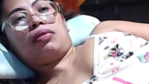 Snapshot of truefilipinabeauty chatting on 10.24.25 emily online show from 10.24.25