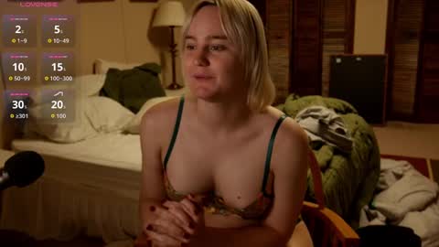 Scarlett Williams online show from 09.12.25