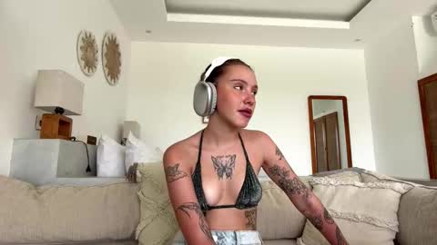 Mia online show from 02.08.26