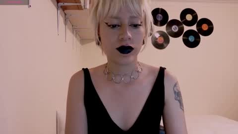 Snapshot of tryp666 chatting on 10.11.25 Cait online show from 10.11.25