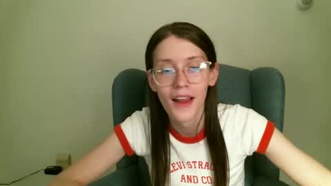 Snapshot of ts_librarian chatting on 10.05.25 Elisabeth online show from 10.05.25