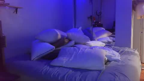 Amber White online show from 09.26.25