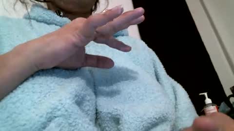 Snapshot of tsbellaflor chatting on 02.04.25 Bella online show from 02.04.25