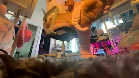 MOCHI NEXT DOOR online show from 02.05.26