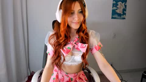 Snapshot of tu_dulcetentacion_ chatting on 11.08.25 ANGELICA online show from 11.08.25