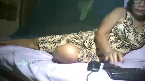 Snapshot of tuchmegently chatting on 01.11.25 Mae online show from 01.11.25