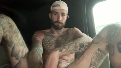 Snapshot of tuhands chatting on 10.15.25 Tuhands online show from 10.15.25