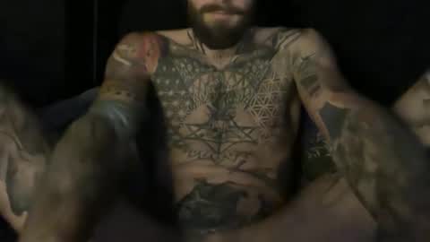 Snapshot of tuhands chatting on 10.29.25 Tuhands online show from 10.29.25