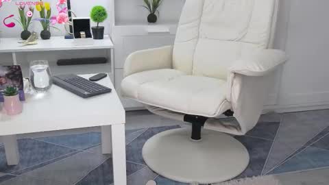 Snapshot of tunderflwer chatting on 11.03.25 Anna online show from 11.03.25