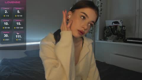 Hi everyone my name is Tina Id love it if you could help make sense of it here  online show from 01.24.25