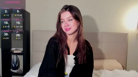 Hi everyone my name is Tina Id love it if you could help make sense of it here  online show from 09.19.25