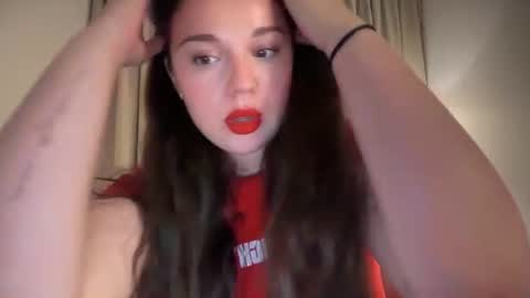 Snapshot of tutti_frutti_ chatting on 08.08.26 Ariana online show from 08.08.26