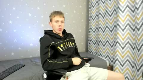 Snapshot of twelveeek chatting on 10.19.25 Angus online show from 10.19.25